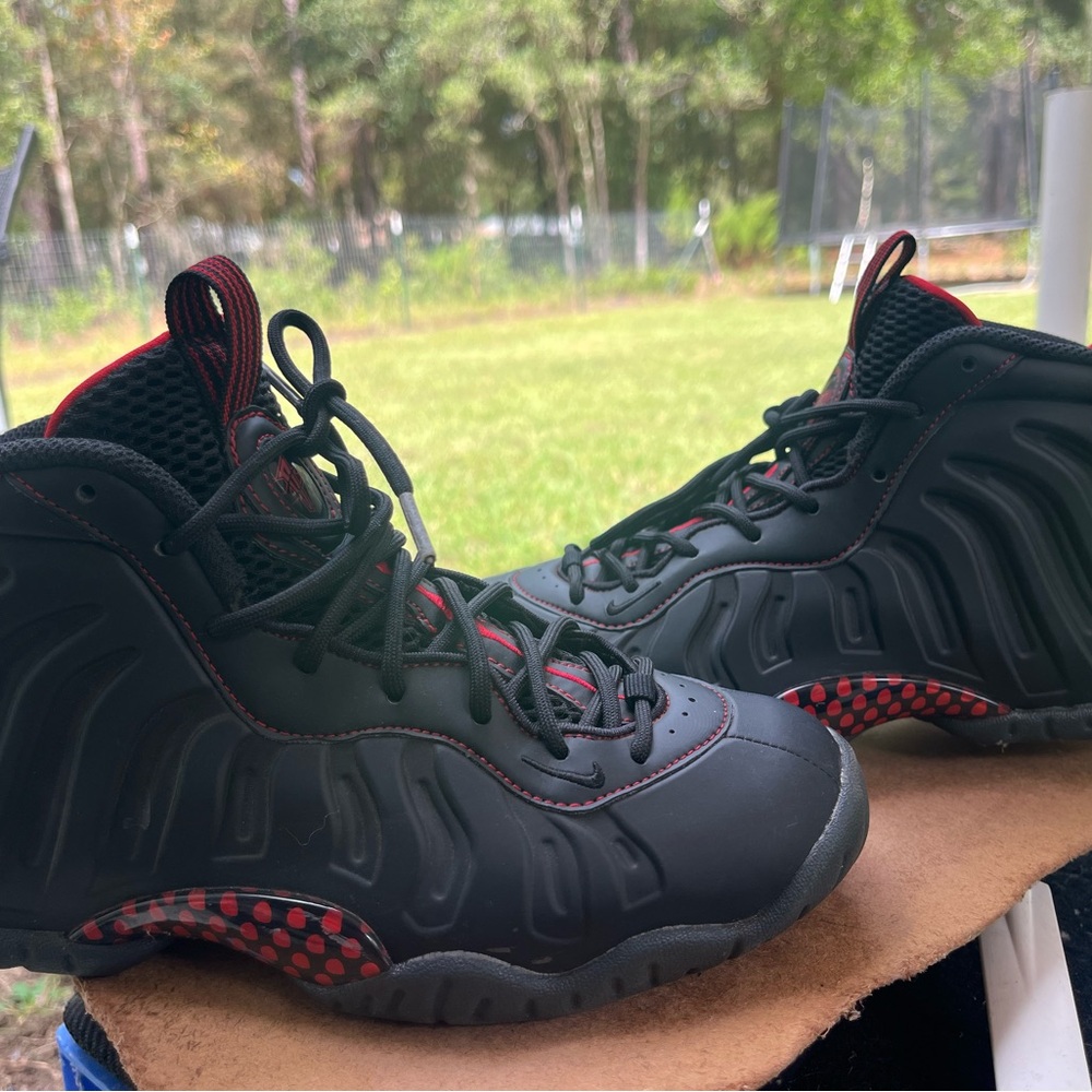 Nike Kids Black and Red Sneakers